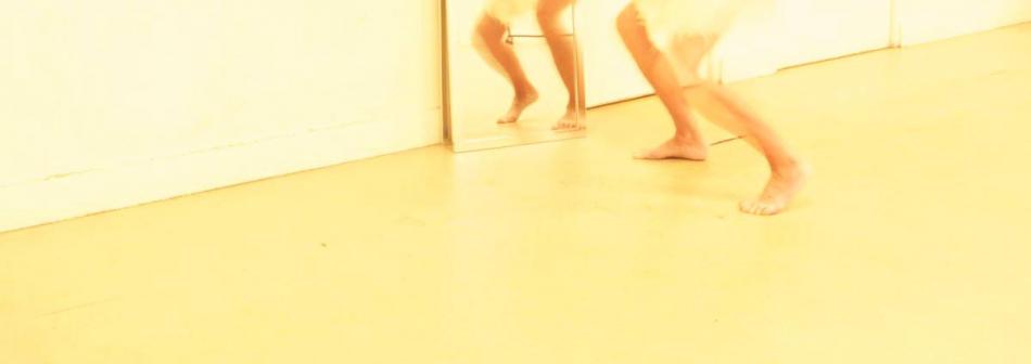 intérieur - jour, avec miroir, photographie, photo floue, danse et Butô en musique