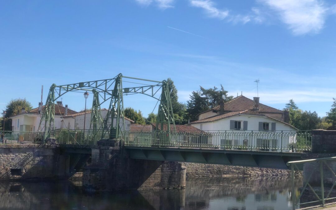 Salon du petit format au Four Pontet à Magné